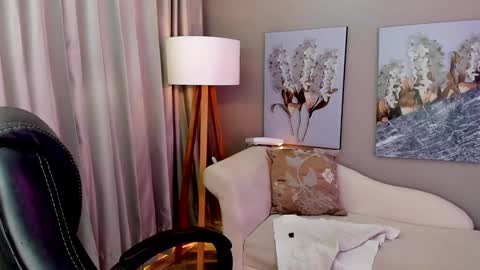 Priya Rose online show from December 17, 6:31 pm