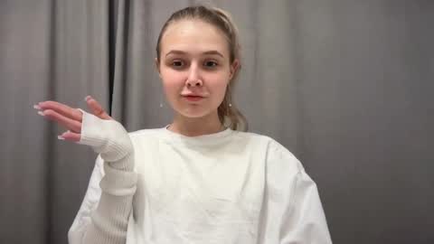 moli online show from March 23, 4:13 pm