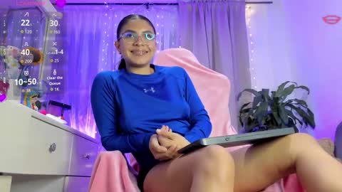    INDEPENDENT MODEL online show from October 22, 3:55 am