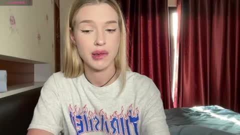 Lina online show from April 25, 1:52 am