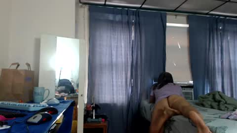 putiputi4u online show from June 28, 4:13 pm