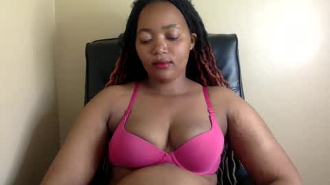 Queenbebony2 online show from December 12, 7:30 am