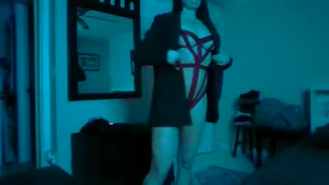 queenbee6269 online show from December 15, 7:46 am