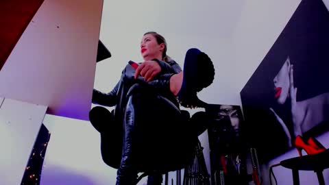 Misscatsnow online show from January 14, 3:11 am