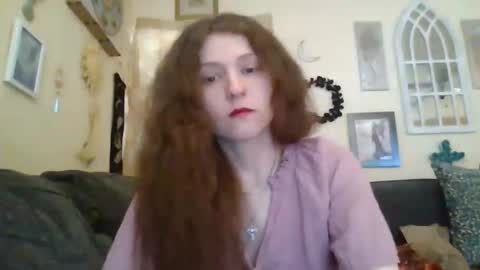 queencrimsonlvx online show from April 11, 11:52 pm