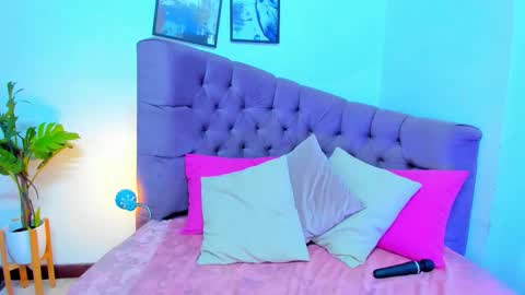 Queen online show from December 1, 6:10 pm