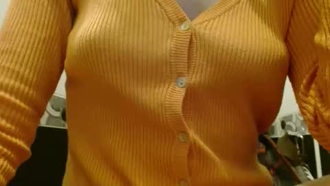 queenoftenderness online show from March 9, 8:01 pm