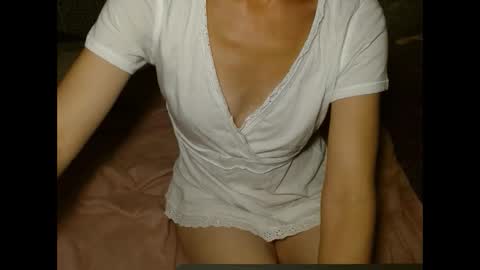 queenoftenderness online show from September 15, 7:43 pm