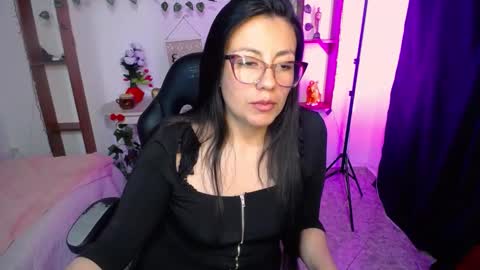 queenrose94 online show from March 2, 12:45 pm