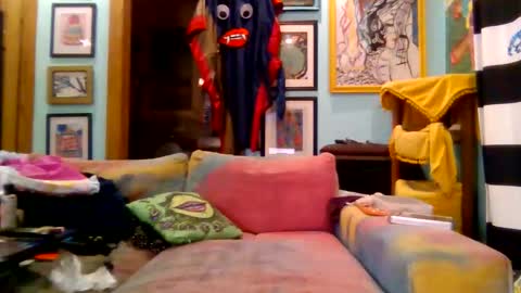 Queen Hilarity online show from February 3, 6:40 am