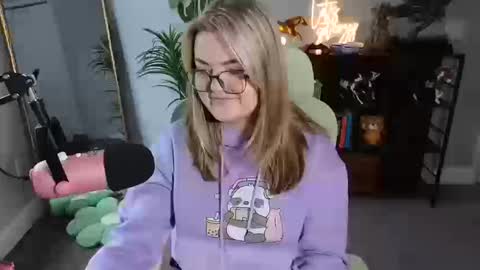 Bri online show from October 18, 4:43 pm