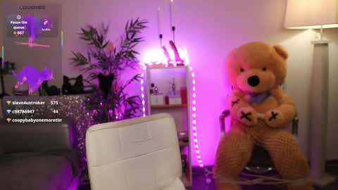 Nova Hollis online show from February 2, 9:19 am