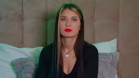 RachellSimpson online show from March 8, 7:07 pm