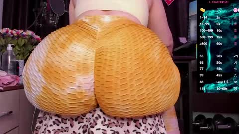 Laura online show from April 22, 2:52 am