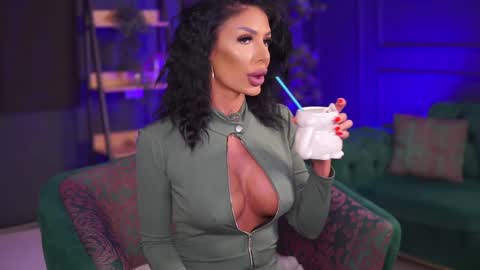 Raquelle online show from January 25, 6:54 pm