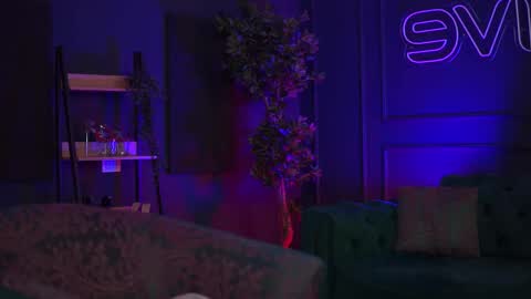 Raquelle online show from February 9, 4:40 pm