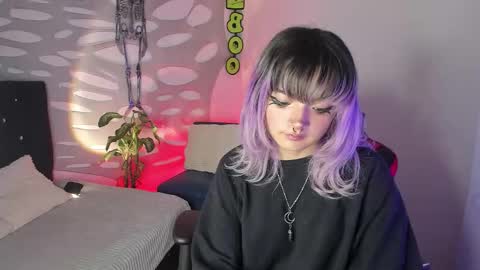 ravencollen online show from October 20, 2:09 pm