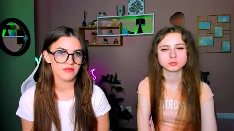 rebecca_smile_ online show from March 26, 1:24 pm