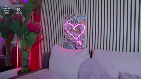 Your favorite couple online show from December 18, 5:45 am