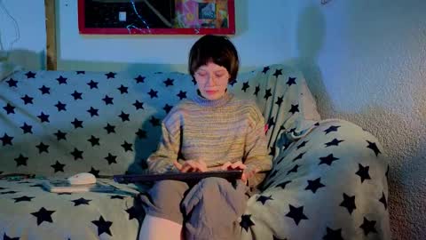 Lara online show from October 19, 6:10 pm