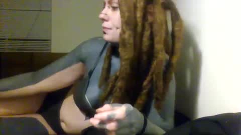 red_eyed_roze online show from December 7, 3:25 am