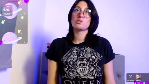 IG   OF red moonn online show from February 3, 10:47 am