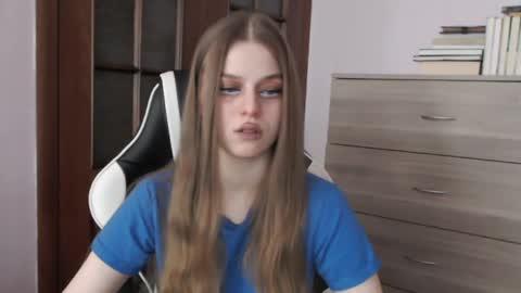 Lily online show from April 8, 2:35 am