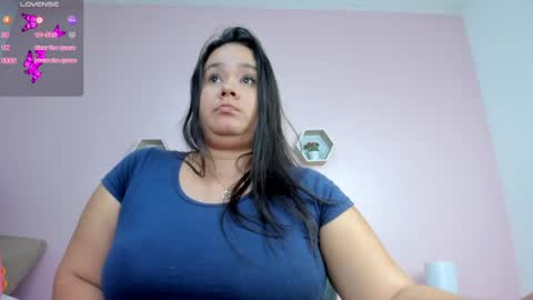 reina_loren online show from June 12, 4:09 am