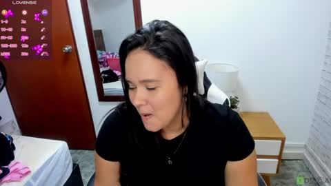reina_loren online show from June 11, 3:47 am