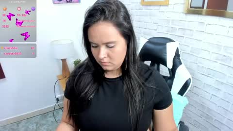 reina_loren online show from June 5, 3:32 am
