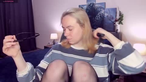 RemiPeach online show from May 26, 5:01 pm