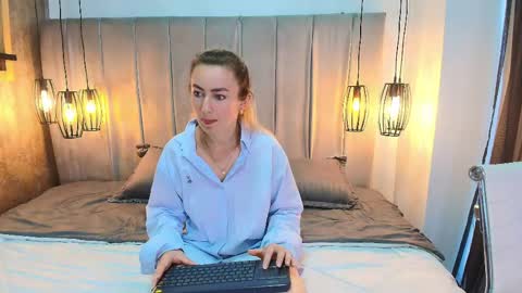 renata_fitnes online show from June 2, 12:17 pm