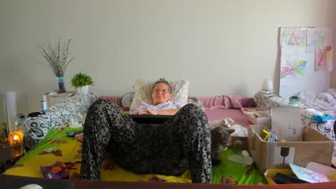 Anna - not anna - right Anna  online show from October 24, 7:37 am