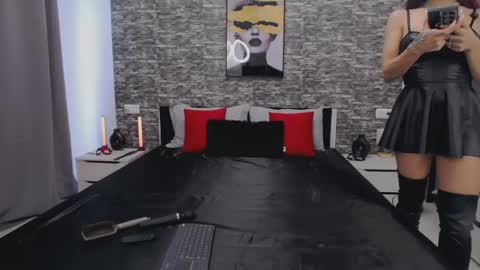 rinathequeen online show from April 28, 2:10 pm