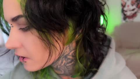   DianaBrite            fansl y online show from March 31, 1:22 pm