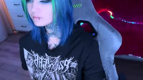   DianaBrite            fansl y online show from September 16, 2:47 pm