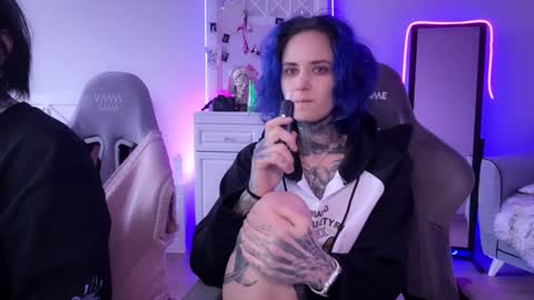   DianaBrite            fansl y online show from January 21, 11:56 am