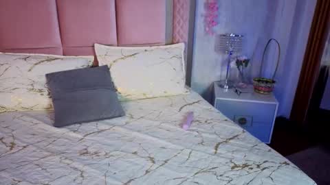 robin D online show from December 16, 12:00 pm