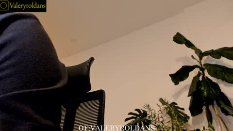 Valery Roldans online show from December 17, 3:06 am