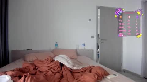 Roshelle online show from December 5, 6:46 am