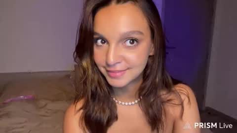 Roshelle online show from December 16, 4:46 pm