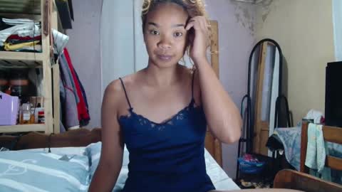 roxanne_98 online show from March 4, 2:07 am