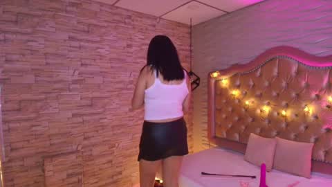 roxanne_han online show from October 4, 11:38 am