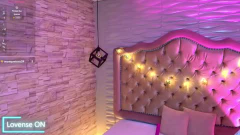 roxanne_han online show from September 29, 12:21 pm