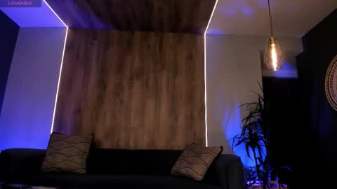 Roxanne Hill  online show from January 19, 11:39 am