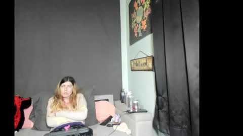 roxihazeleyes online show from February 7, 6:28 am