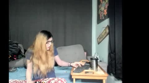 roxihazeleyes online show from March 8, 9:13 am