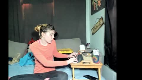 roxihazeleyes online show from March 28, 11:36 pm