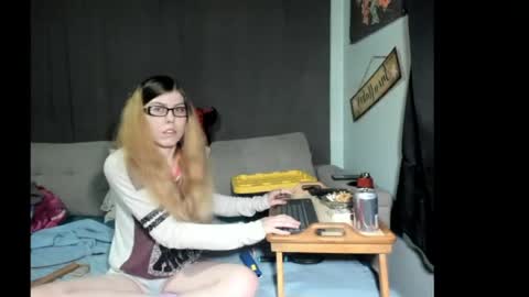 roxihazeleyes online show from April 13, 2:46 am