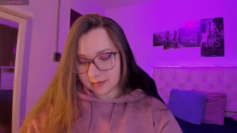 Roxanne Bail online show from January 15, 3:56 am